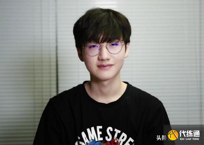 不服老不行！LOL传奇选手Bang被雪藏，坐在板凳上看队伍出局